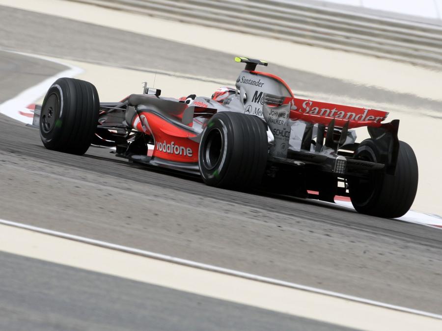  McLaren Mercedes-Benz MP4-23 2008 года  (фото 4 из 16)